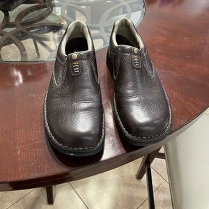 - - - Merrell men's shoes, mahogany color, leather